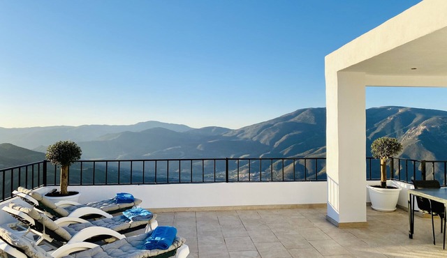 Casa Rif - Contemporary townhouse with panoramic views