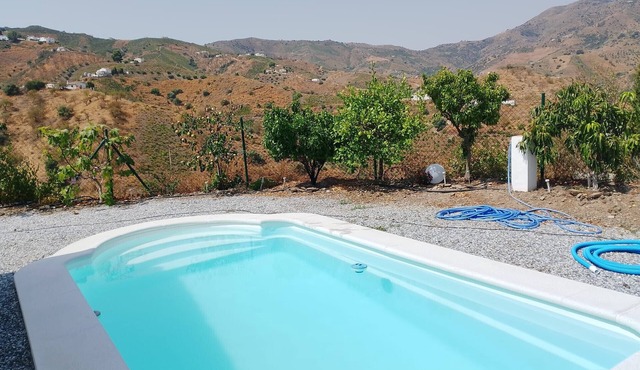 'Casa Rural Cuesta Málaga' with Mountain Views, Private Pool, and Air Conditioning
