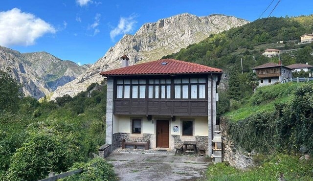 Casa rural de piedra con jardín y barbacoa en Ribota, Picos