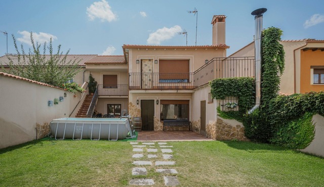 Casa Rural La Isa in Segovia – Private Pool, Terrace & Large Groups