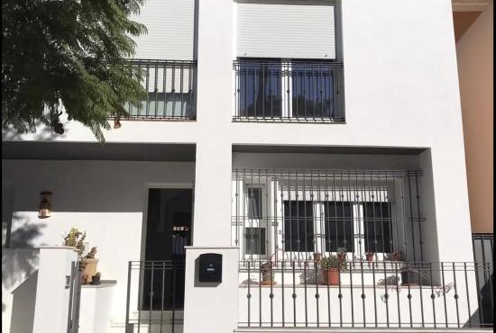 CASA SANLÚCAR Amplio y precioso duplex a un paso de la playa y del centro