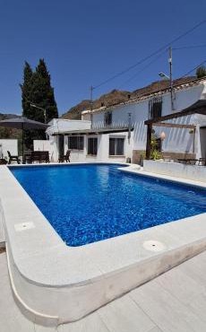 Casa Tomaddi - House & apartment with private pool & games room