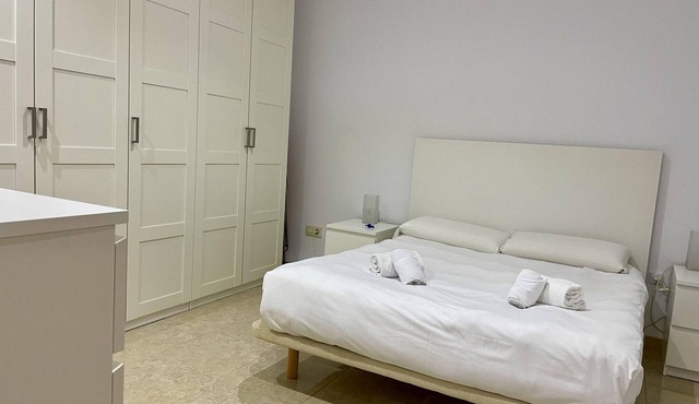 Central Apartment Near Shops, Restaurants, and Historic Sites in Córdoba