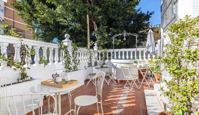 Central house with patio and terrace