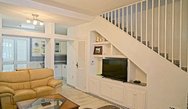 Cereza-Spacious beach-side townhouse 2 minutes from the sandy beach Fuengirola