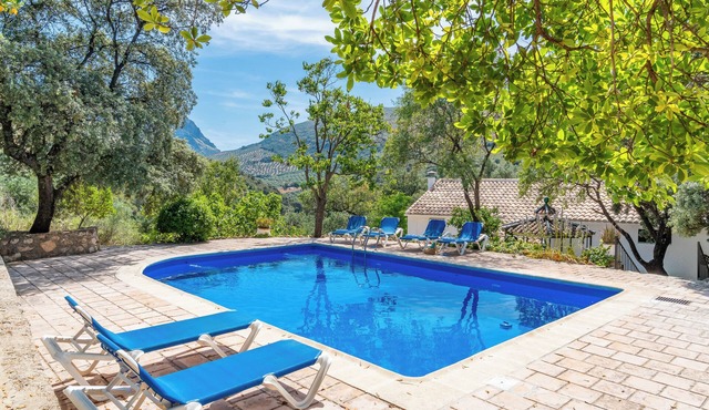 Cerro de la Cruz, a charming farmhouse with excellent views, PLANETRURAL