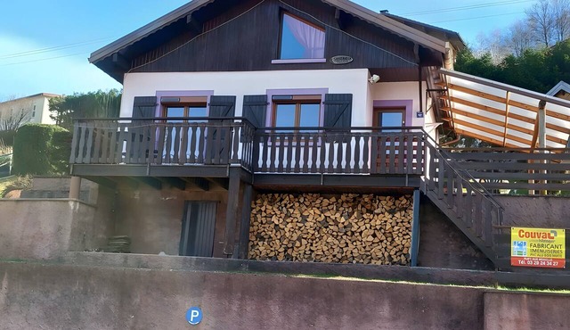 Chalet 'De Montagne' with Mountain View, Private Terrace and Wi-Fi in Ventron