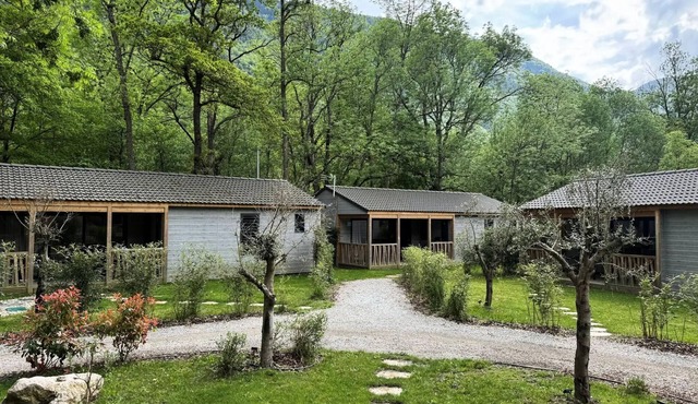 Chalet Premium 42m² - 2 bedrooms + Covered terrace + Reversible air conditioning + TV 4 people in AX LES THERMES