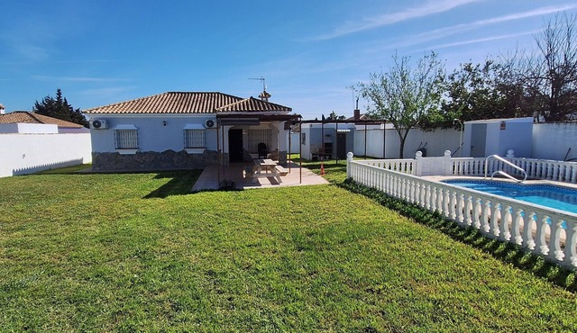 Chalet 'Tu Limonero' with Private Pool, Wi-Fi, and Air Conditioning