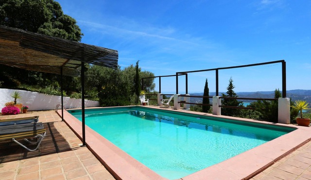 Characterful stylish Andalucian Cortijo - huge pool and panoramic lake/sea views