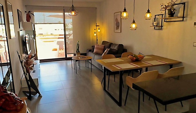 Charming apartment 200m from beach with communal garden