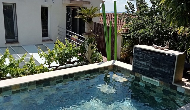 Charming accommodation with pool and spa in Carnoules