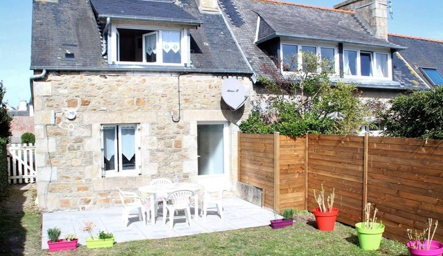 Charming Brittany Cottage 100m from Sea, with Garden & Terrace in Trégastel in Trégastel