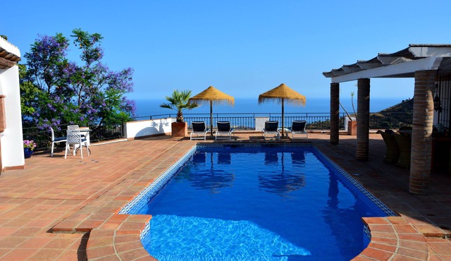Charming country villa with breathtaking sea views