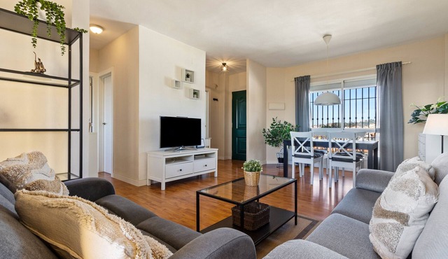 Charming Apartment for 4 Near Golf & Sea