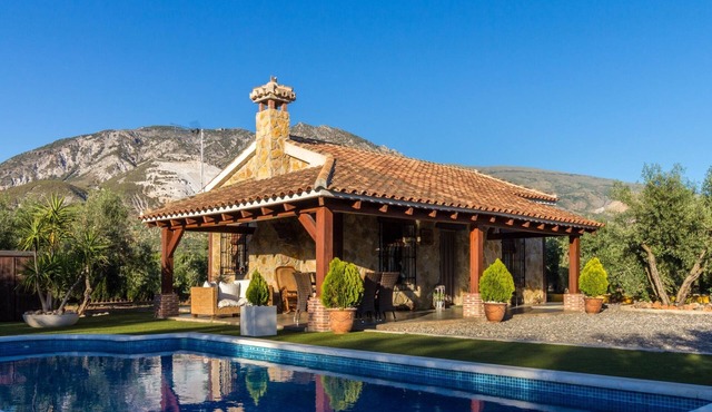Charming farmhouse, garden, pool and wifi