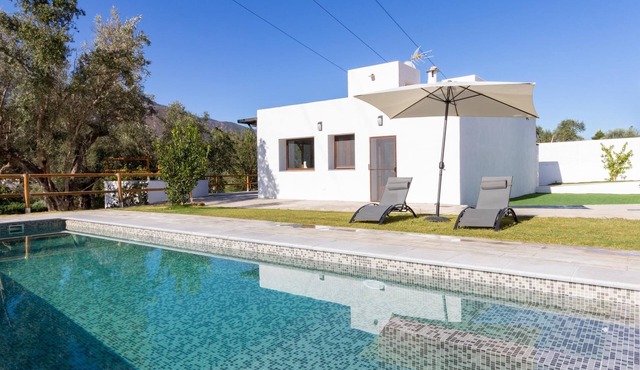 Charming farmhouse in the Alpujarra with private pool, garden and wifi