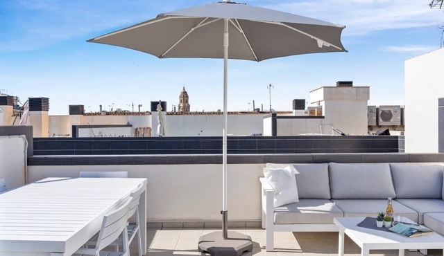Charming Málaga Penthouse with Stunning City Views