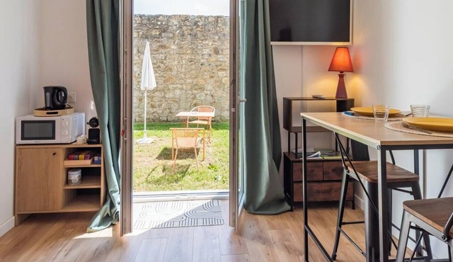 Charming studio with garden, Guingamp town centre in Guingamp