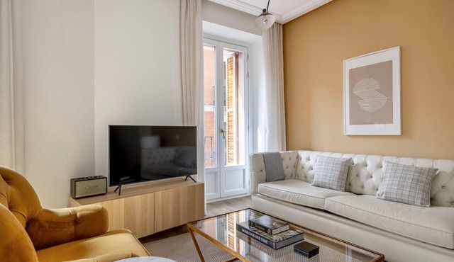 Chic Huertas-Cortes 1BR w/Doorman, nr Bars, by Blueground