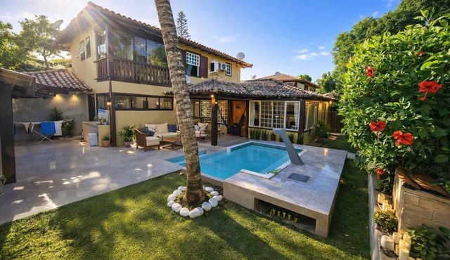 Complete house in Búzios with pool and gourmet area for up to 10 people. in Armação dos Búzios