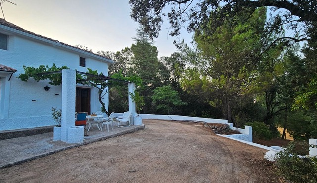 Cortijo 'El Arenal', mountain views, relaxation and comfort