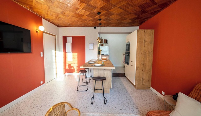 Cosy, fully-equipped apartment in the heart of the village. Pets welcome! in Montbazens