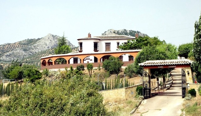 Country house with pool and mountain views in Villanueva del Rosario