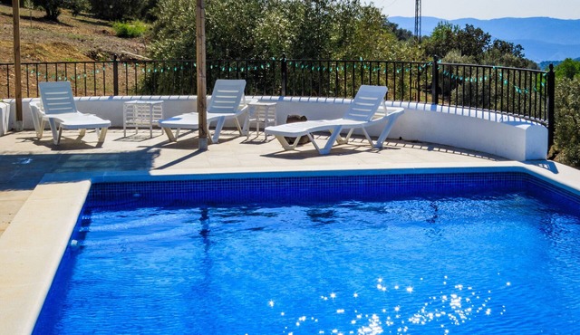 Country Farmhouse - 3 bedrooms, breathtaking views, WIFI and large swimming pool
