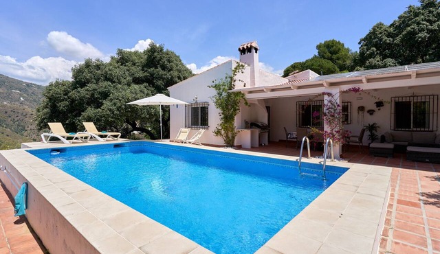 Country House 'Casa Mañana' with Mountain Views, Private Pool and Air Conditioning