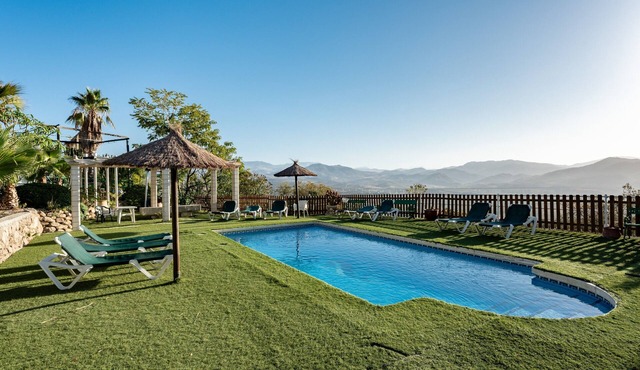 Country House 'Casa Rural Salrima' with Mountain View, Wi-Fi and Air Conditioning