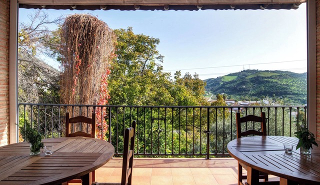 Country House 'Ecoalbergue Rural De Algodonales' with Mountain View, Wi-Fi and Air Conditioning