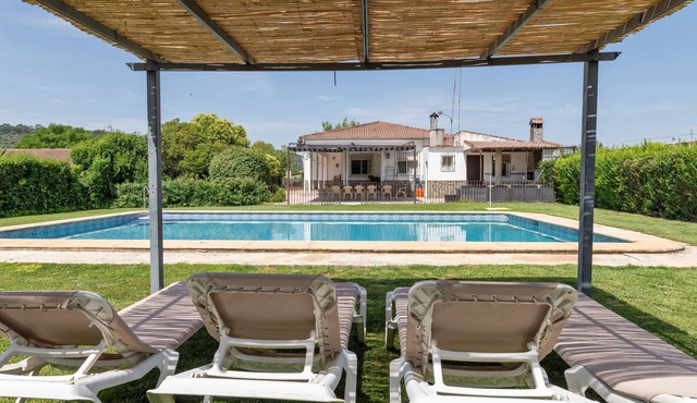 Country House 'El Olmo - Families Only' with Mountain Views, Wi-Fi and Air Conditioning