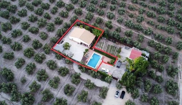 Country House Finca Fuente la Parra in Lucena, ideal for families.