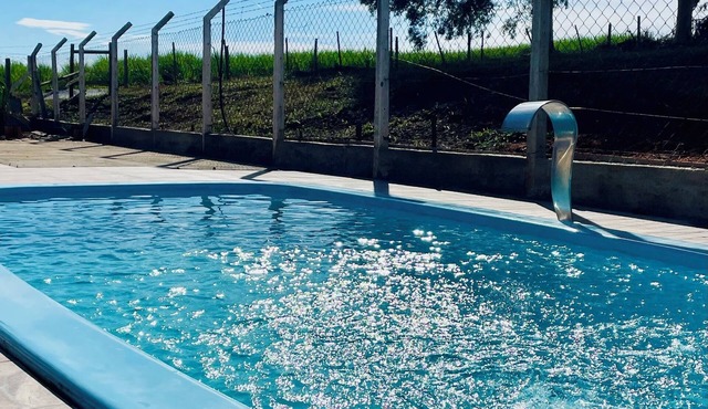 Country house with swimming pool, on a property near Unesp. in Botucatu