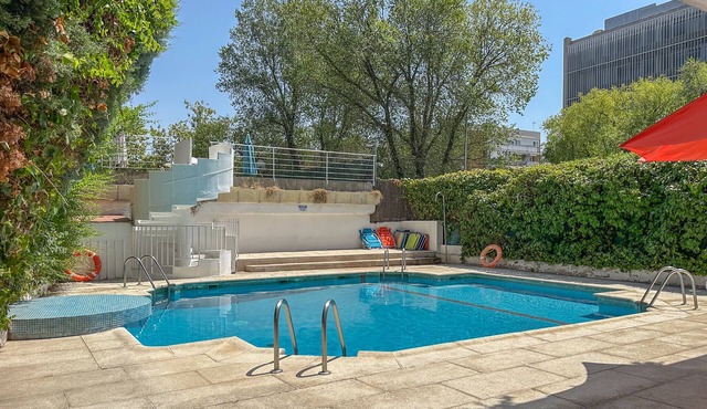 Cozy apartment with pool and garage