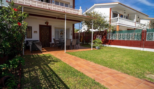Cozy home in Torre de Benagalbón with WiFi