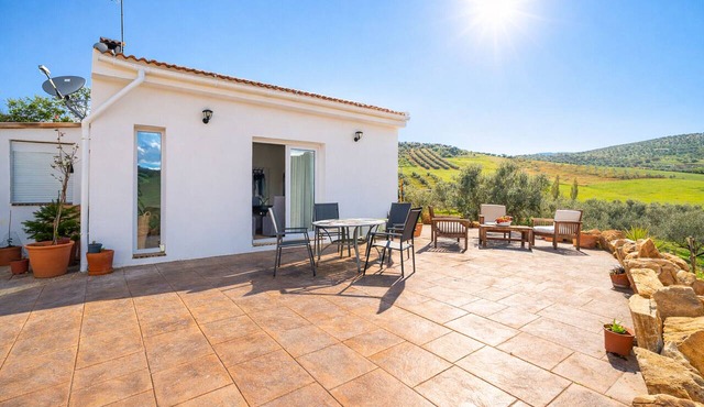 Cubo's Casabermeja Country Rural House/large outdoor spaces/views/free wifi