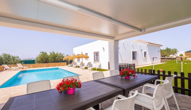 Cubo's La Luz del Valle Rural House/air conditioning/free wifi/BBQ/private pool