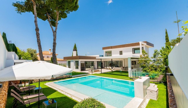 Cubo's Villa Elena/Private pool/wifi/barbecue/underfloor heating/air conditioning