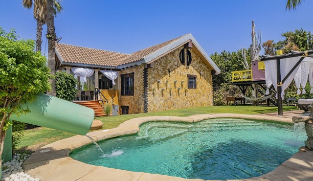 Cubo's Whitestone Villa Family Fun/air conditioning/ideal for children/free wifi