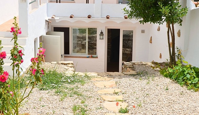 Delightful 3-bedroom townhome in Alfarnate