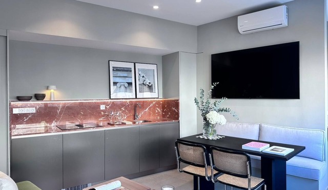 Edmond Vibes Almagro Suites