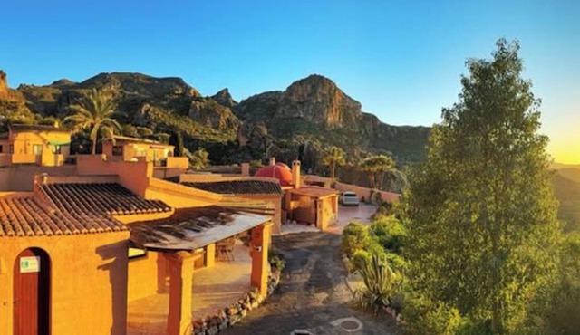 El Oasis - Boutique Mountain Retreat with Pool 20 mins from Mojácar Beaches