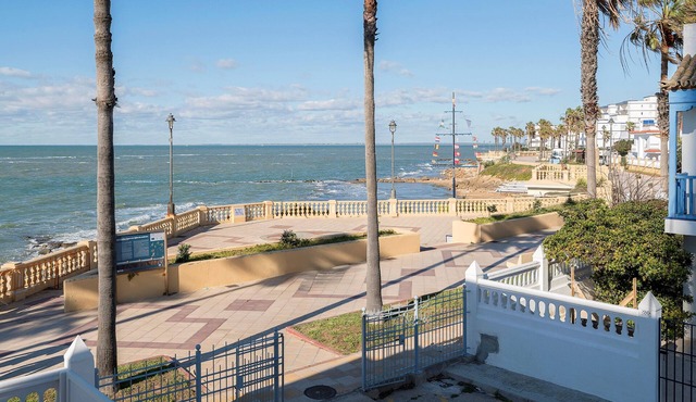 El Paseo Del Faro - Three Bedroom Chalet, Sleeps 6