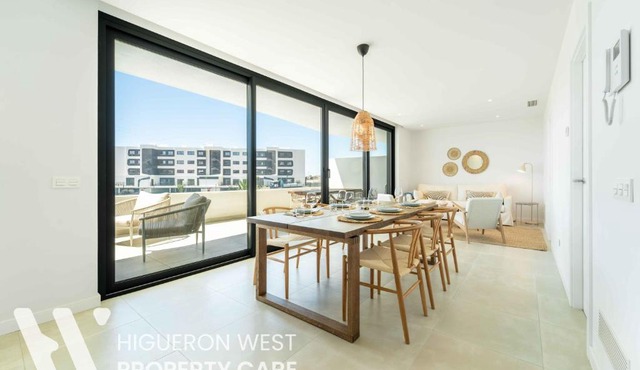 El Sol Sur - South-Facing Terrace with Pool Views, Fuengirola