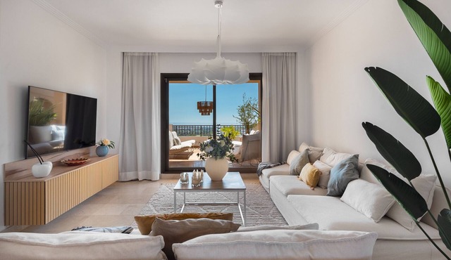 Elegant 3BR with Incredible Sea Views