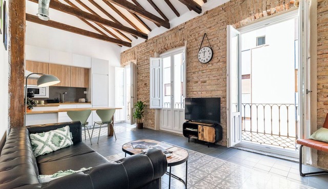 Elegant and bright apartment in the center