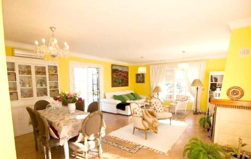 Elegant Villa in Algar with Private Pool