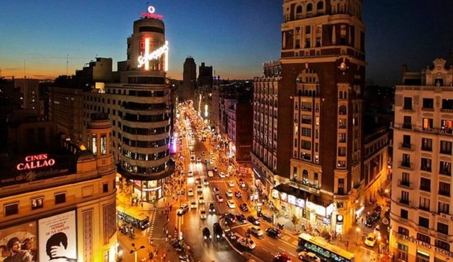Enjoy the private terrace with your group at Madrid's most Iconic address